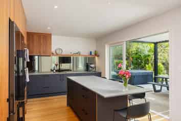11 Westbourne Road, Murrays Bay