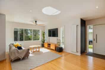 11 Westbourne Road, Murrays Bay