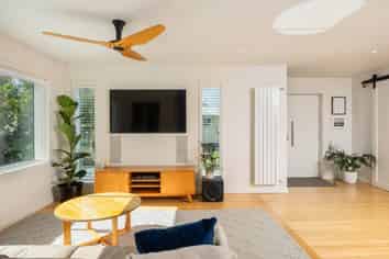 11 Westbourne Road, Murrays Bay