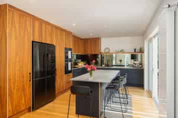 11 Westbourne Road, Murrays Bay