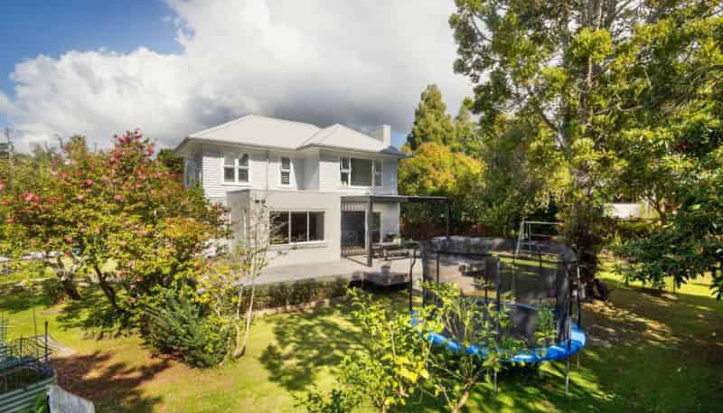 11 Westbourne Road, Murrays Bay