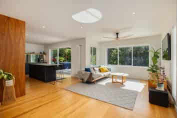 11 Westbourne Road, Murrays Bay