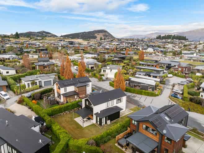 7 Kamahi Street, Wanaka