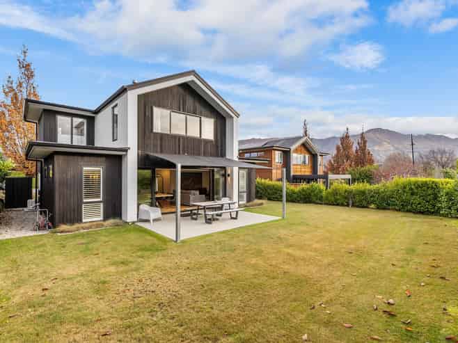 7 Kamahi Street, Wanaka