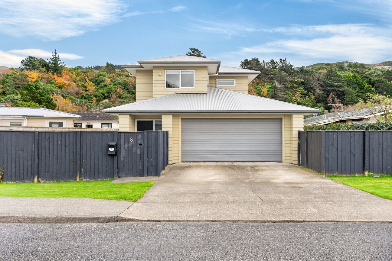 Modern Family Living in a Great Tawa Location - Vista 2