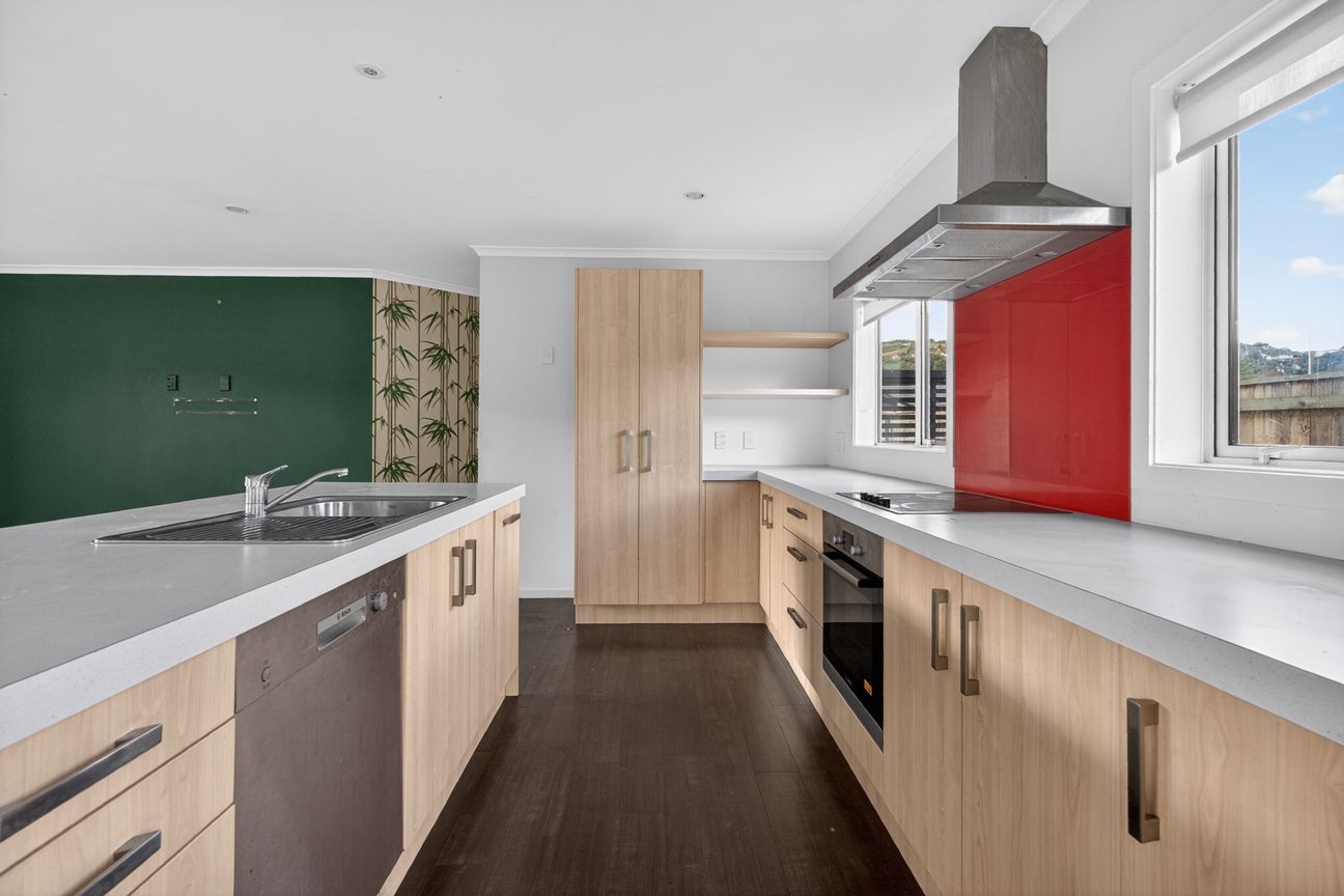 Modern Family Living in a Great Tawa Location - Vista 5