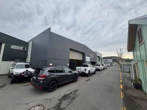 Versatile Warehouse & Office