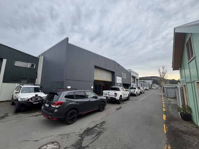 Versatile Warehouse & Office
