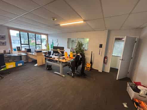 Versatile Warehouse & Office