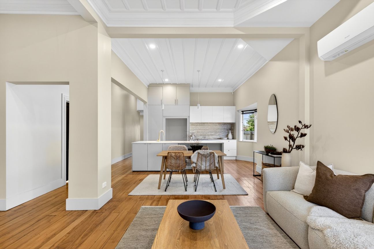 Bespoke Bungalow Beauty - Więcej
