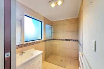 405 Avonhead Road, Avonhead