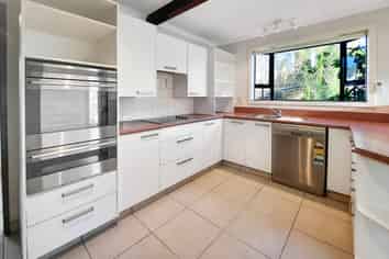 405 Avonhead Road, Avonhead