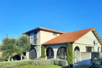 405 Avonhead Road, Avonhead