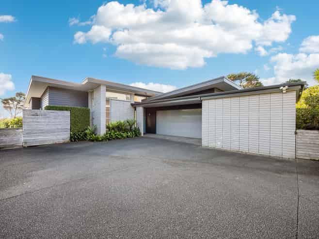 104 Shelter Drive, Greenhithe