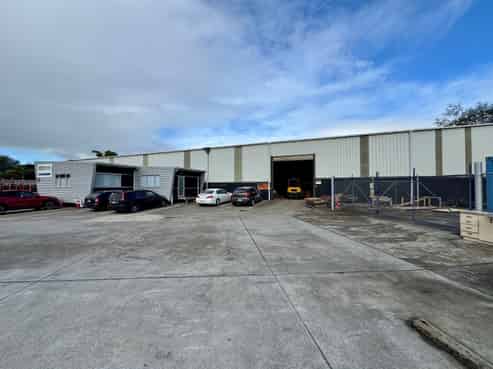 Waiwhakaiho warehouse with gantry
