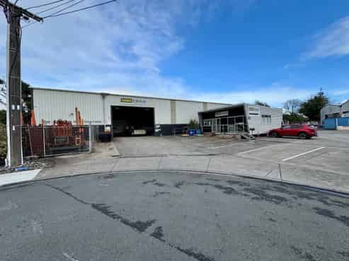 Waiwhakaiho warehouse with gantry