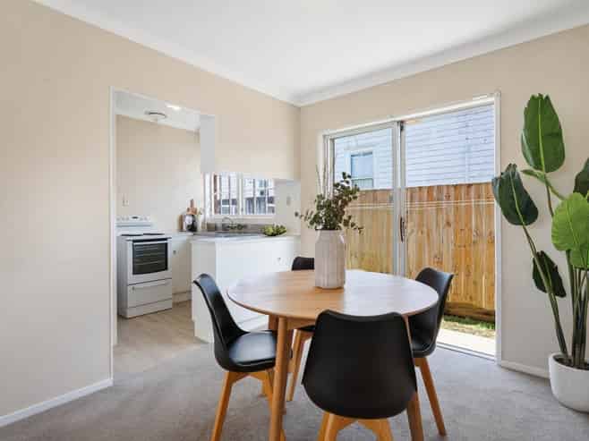 2/13 King Edward Avenue, Epsom