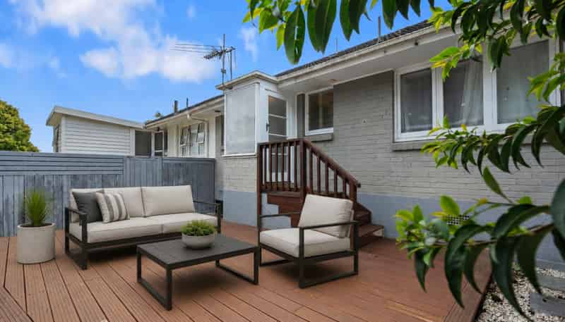 2/56a Taharoto Road, Takapuna