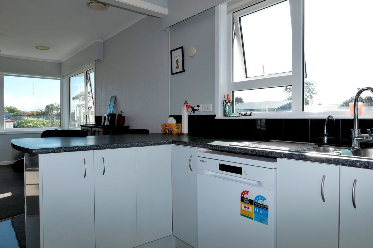 Flexible Family Living in the Heart of Paraparaumu Beach - Więcej