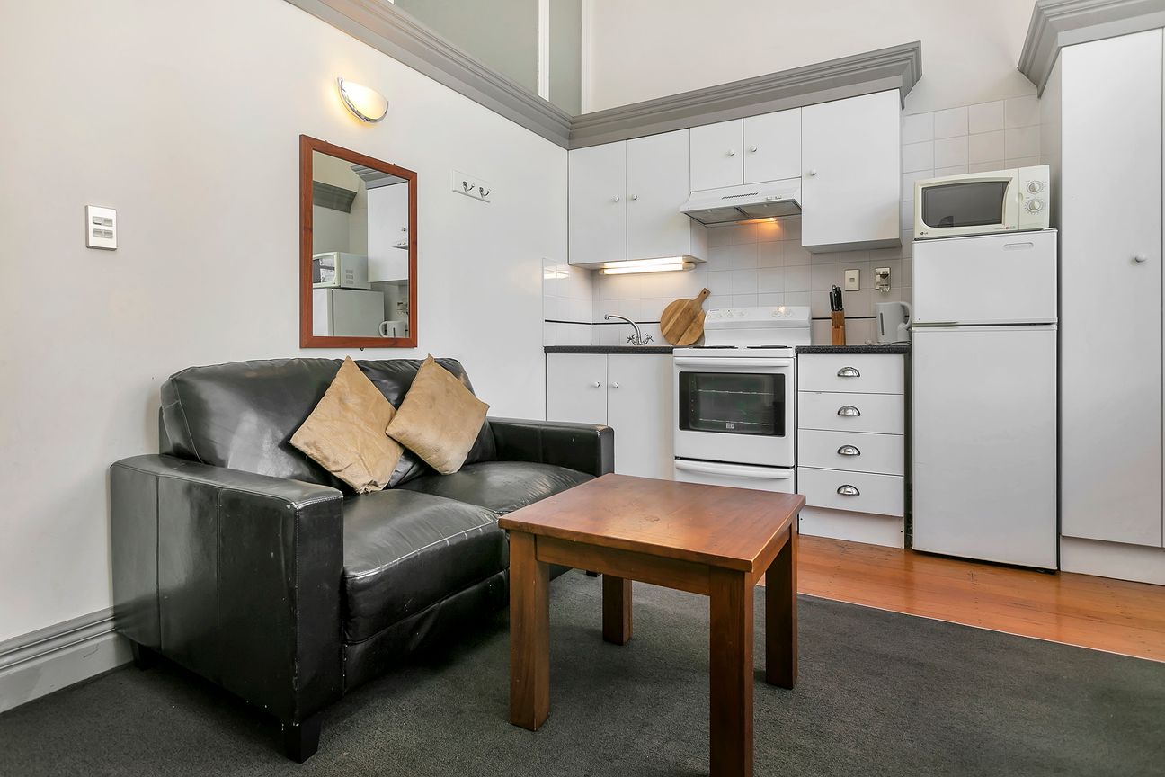 Character Charm in the Heart of the City - Spacious Two-Bedroom Living at the Iconic Elliott Hotel – pohled 3
