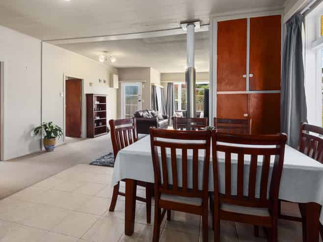 89 Great North Road, Kamo