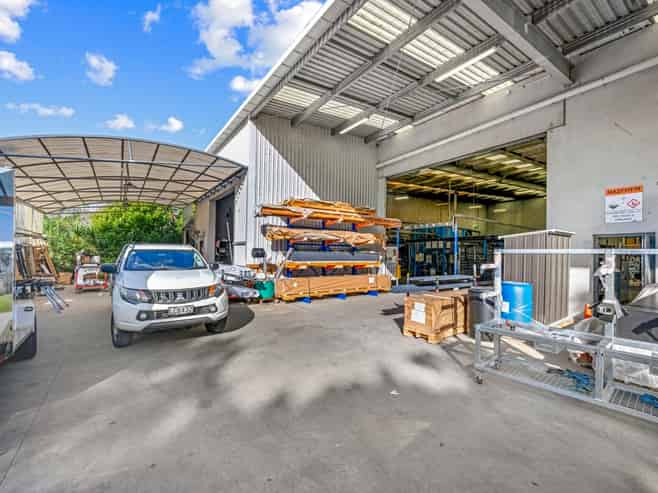 Silverdale Standalone Industrial - 1,305m²
