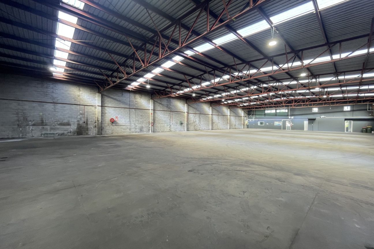 Refurbished Standalone Industrial with Secure Yard - Mehr
