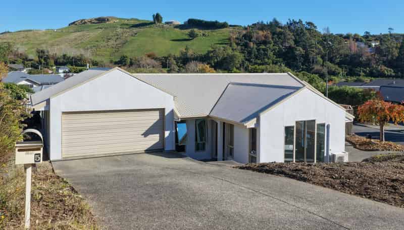 5 Ben Bracken Place, Bishopdale