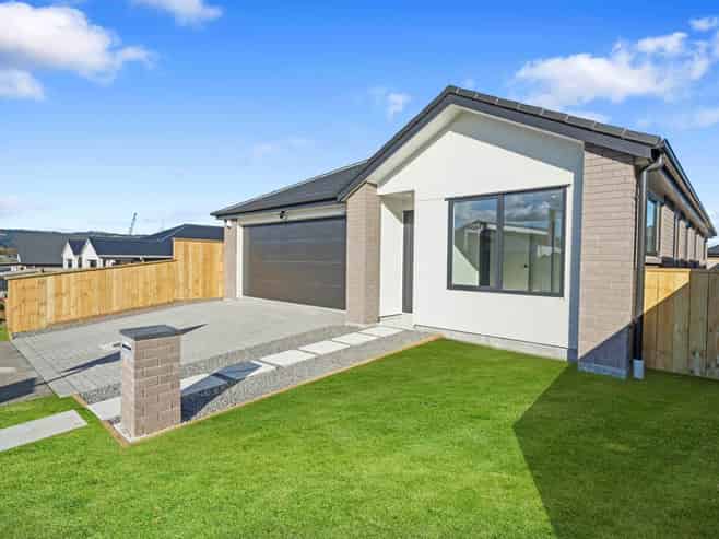 10B Cronshaw Road, Karaka