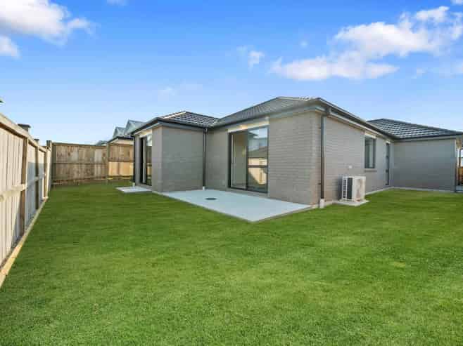 10B Cronshaw Road, Karaka