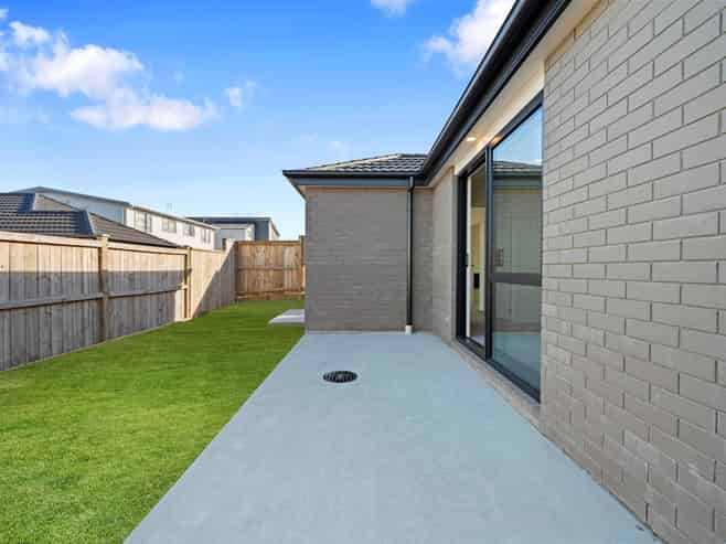 10B Cronshaw Road, Karaka