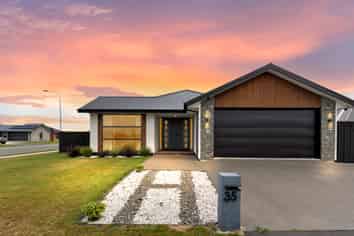 35 Graeme Foote Street, Darfield
