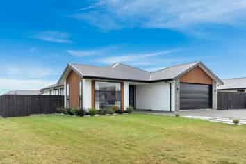 35 Graeme Foote Street, Darfield