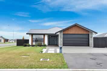 35 Graeme Foote Street, Darfield