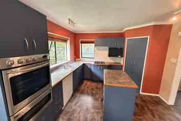 158 Amberley Avenue, Highbury