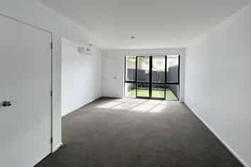 3/3 Fairdale Place, Birkdale