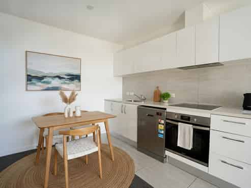 301/8 Gray Ave, Mangere East