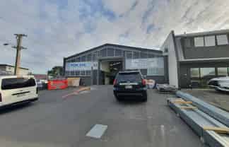 Corner Profile & Yard - 363m²