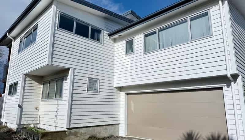 10 Glenfield Road, Birkenhead