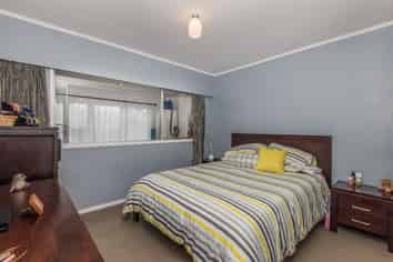 1/11A Bayside Avenue, Te Atatu Peninsula