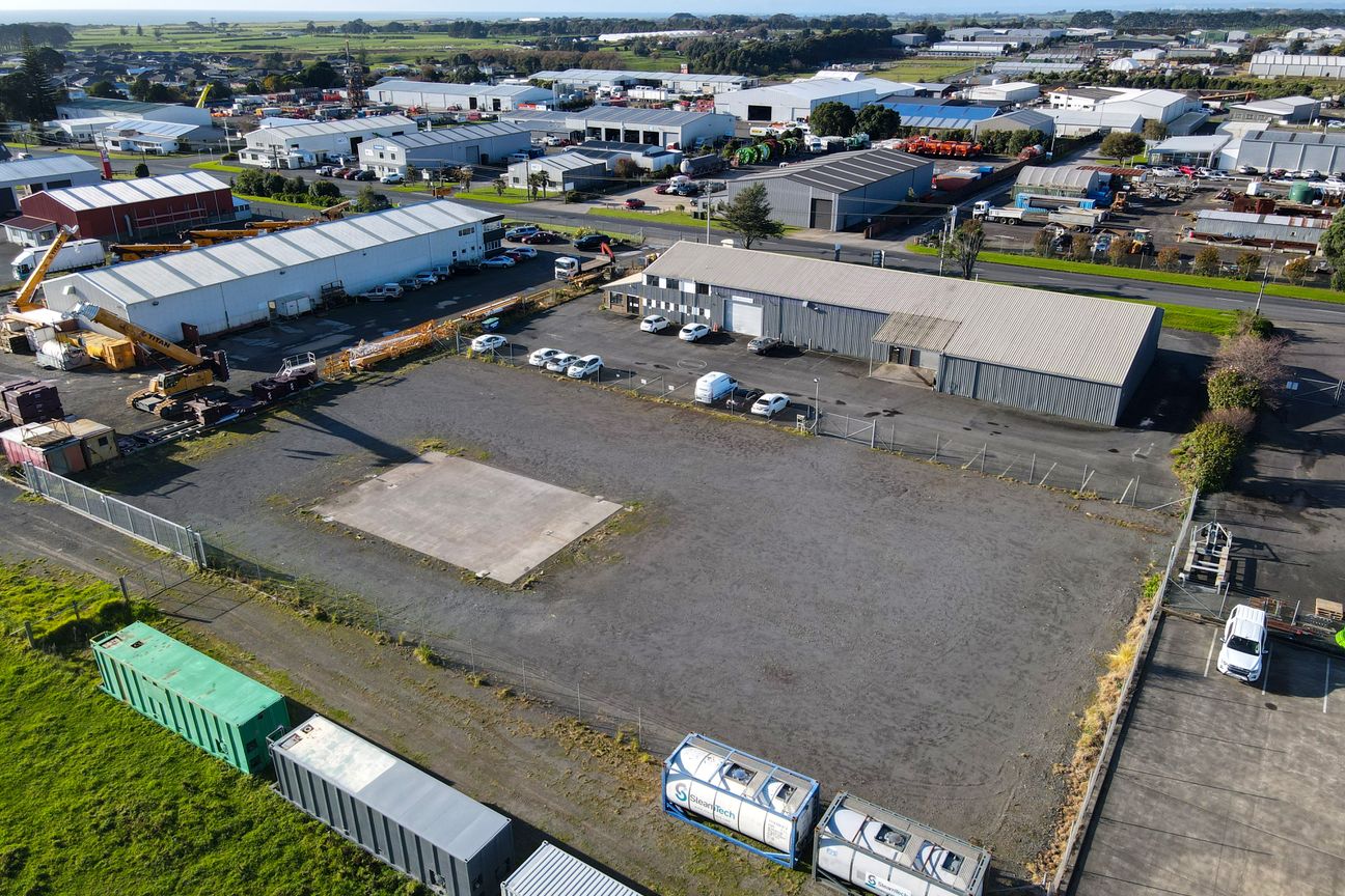Large Industrial Site Offering the Full Package - Widok 2