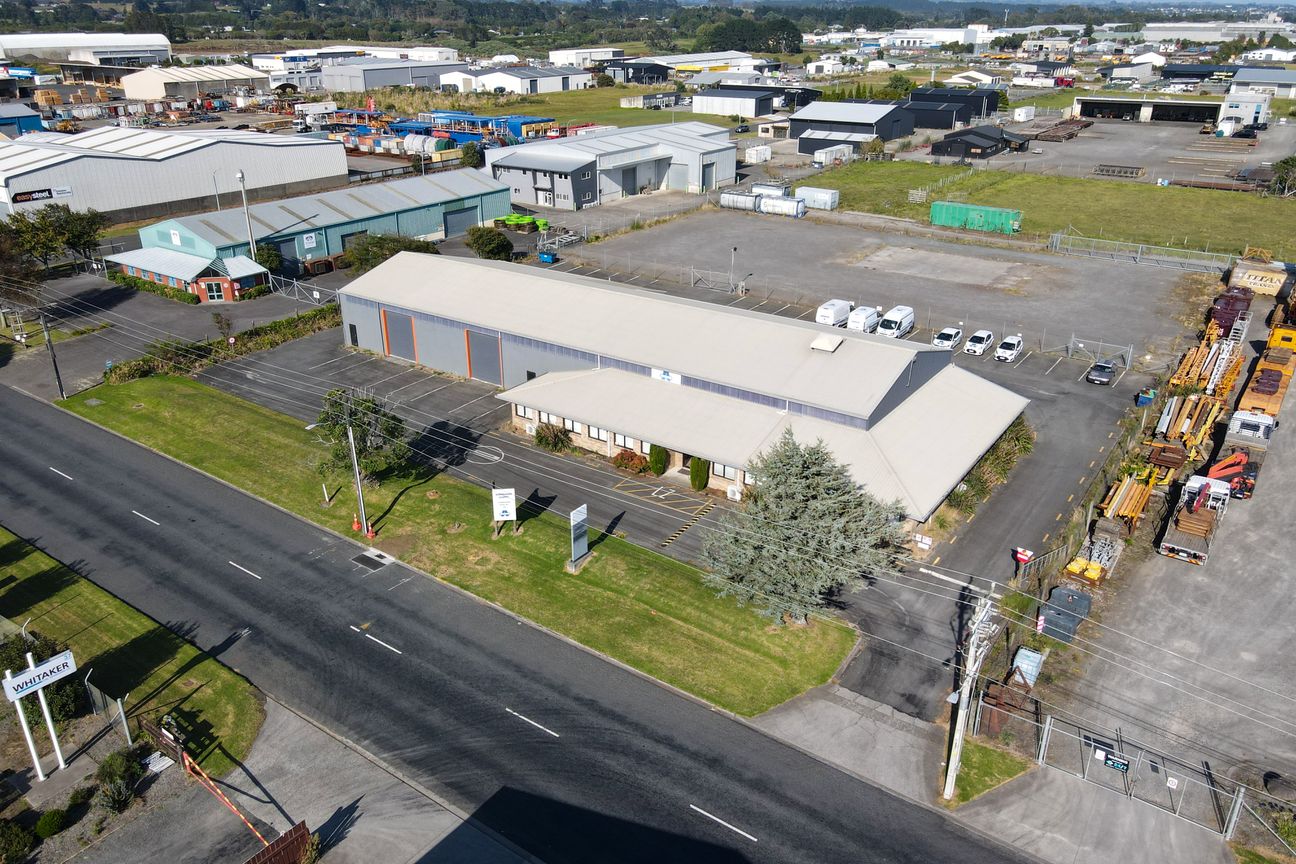 Large Industrial Site Offering the Full Package - Widok 5