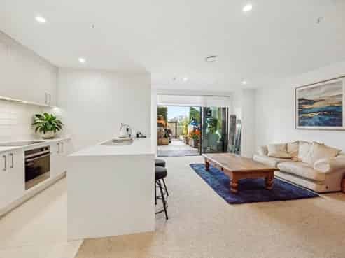 204/8 Waikumete Road, Glen Eden