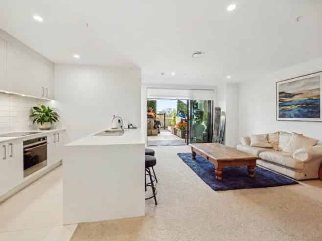 204/8 Waikumete Road, Glen Eden