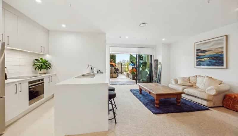204/8 Waikumete Road, Glen Eden