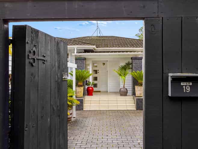19 Alba Road, Epsom