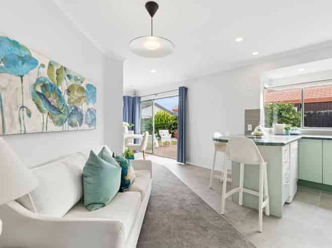 15  Lushington Place, Huntington Park