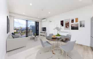 201/4 Range View Road, Mount Albert