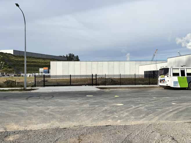 Secure industrial yard with serious potential