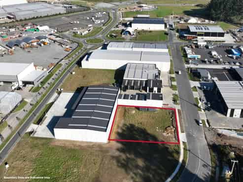 Secure industrial yard with serious potential